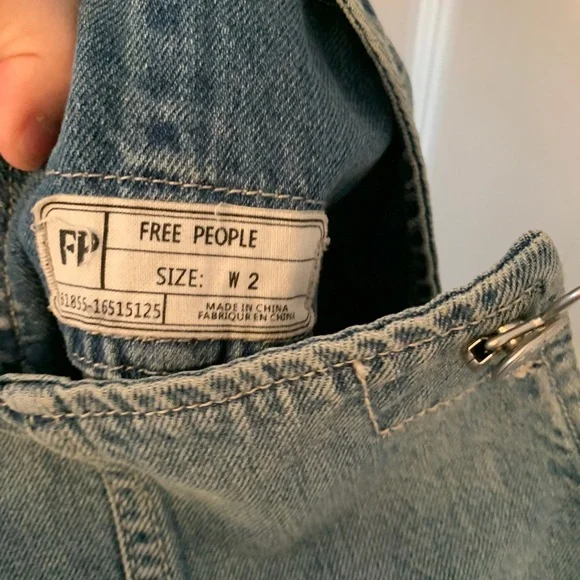 Free people torn up jumper light wash denim overalls skirt - Picture 4 of 10